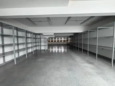 Excelente Local Comercial, Zona Mayorista, de 801 m² en Alquiler en Av Jujuy Al 1300