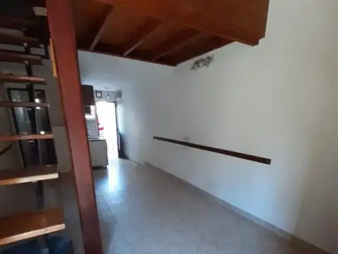 Casa - Alquiler - Argentina, La Matanza - MENDOZA 1407