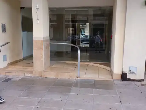 Villa Urquiza. Sobre Av Congreso y Valdenegro Excelente monoambiente contra frente con balcón baño completo.