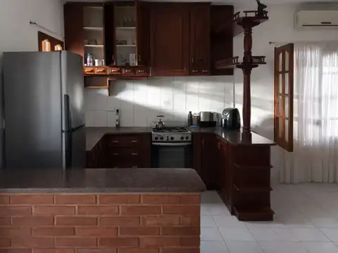 CASA EN VENTA EN ARRECIFES CON PATIO Y PILETA