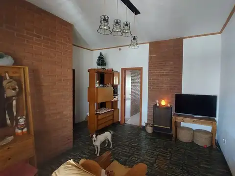 Casa 7 ambientes con 1 baño
