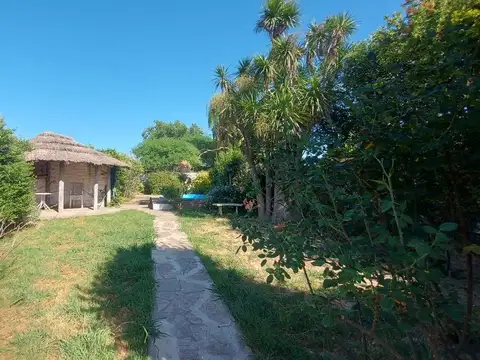 CASA EN VENTA EN ARRECIFES CON PATIO Y PILETA