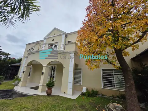 Casa en Barrio Parque El Trébol sobre lote de 20 x 80 metros apta credito
