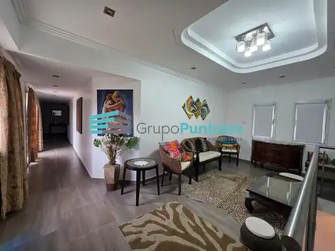 Casa en Venta con 3 cocheras