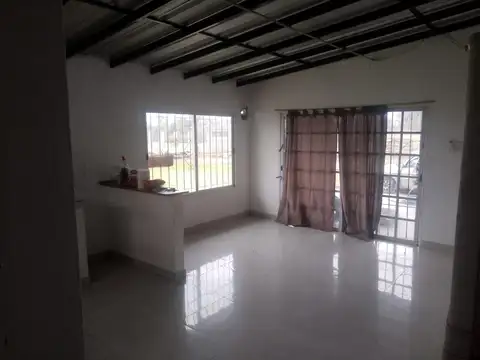 Casa 3 ambientes con 1 baño
