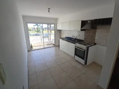 Alquiler departamento 3 ambientes! Con patio