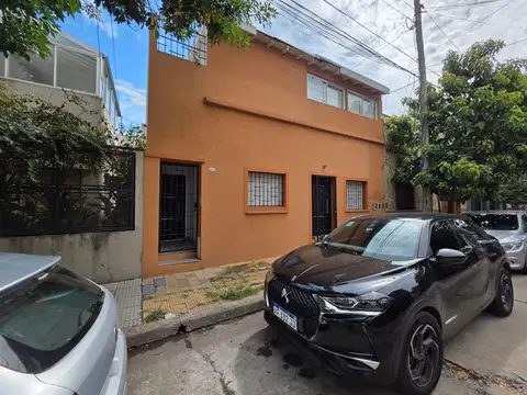 TIPO CASA AL C/FRENTE - MUY LINDO PASAJE - 1er PISO X ESCALERA - OPORTUNIDAD...