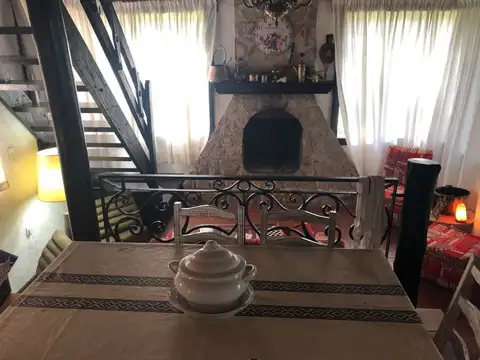 Casa 4 ambientes con 2 baños