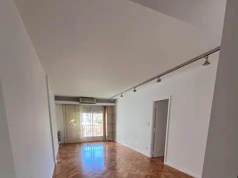 Semipiso de 4 ambientes, en Venta en Belgrano R, Luz y Sol, Apto crédito hipotecario. Listo para vivir.