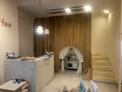 EXCELENTE LOCAL a mts  PQUE RIVADAVIA, 60 m2 de GRAN CALIDAD,  EQUIPADO CON 2 A.A. SPLIT CON BUENA RENTA MENSUAL.  VEALO  