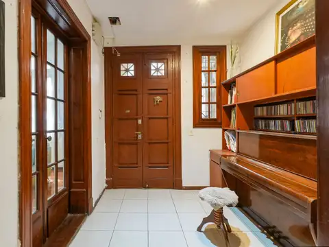 Casa 6 ambientes con 2 baños
