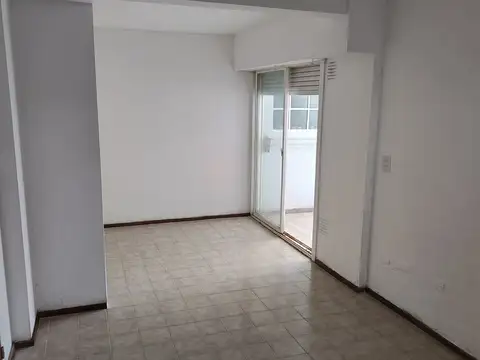 VENTA  "OPORTUNIDAD"  DOS DORMITORIOS , ESCALERA,  TERRAZA_ PARRILLERO " ZONA Pichincha"