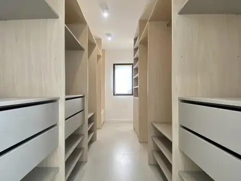 Casa 7 ambientes con 4 baños