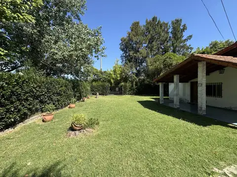 Casa en Venta con 3 cocheras