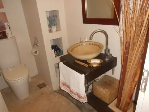 Casa 5 ambientes con 4 baños