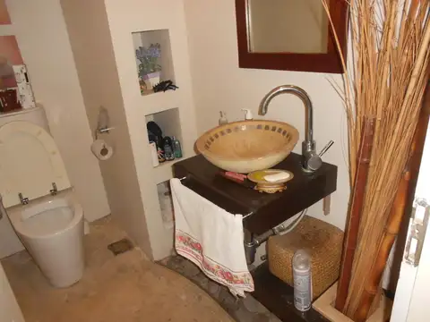 Casa 5 ambientes con 4 baños