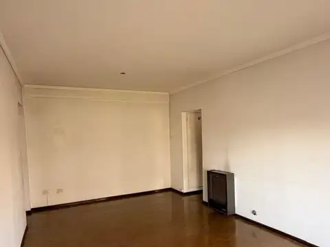 14 de julio 2100, Piso 4