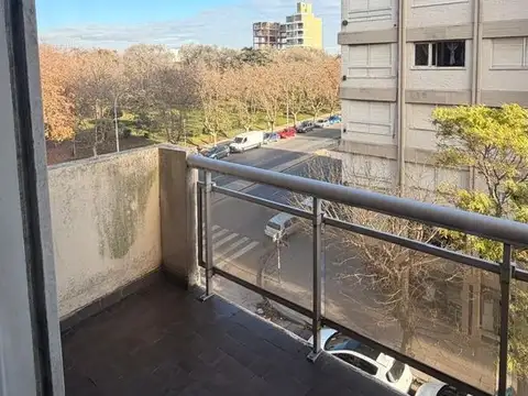 En venta amplio 2 Amb al Frente con balcón 55 mt
