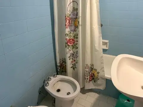 En venta amplio 2 Amb al Frente con balcón 55 mt
