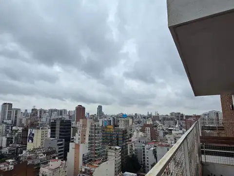 Departamento 4 ambientes , cochera Vta al rio Piso alto