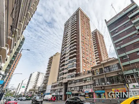 Increible 3 ambientes con dependencia ubicado en un piso alto,Venta!