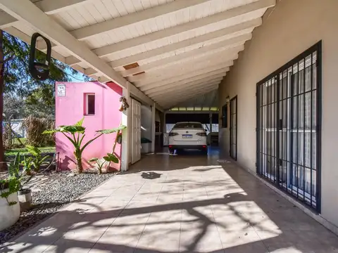 Casa en Venta con 2 cocheras