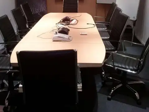 Oficina 7 ambientes con 2 baños