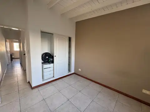 Casa en Alquiler con 1 cochera