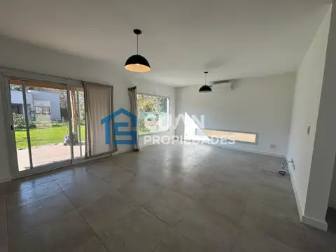 Casa 4 ambientes con 3 baños
