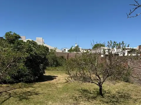 Casa en venta - 2 Dormitorios 1 Baño - 468mts2 - Chivilcoy