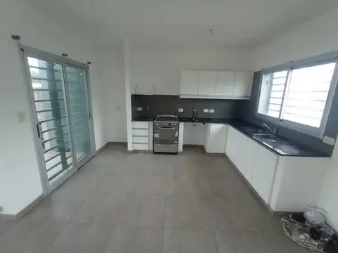 Casa 2 ambientes con 1 baño