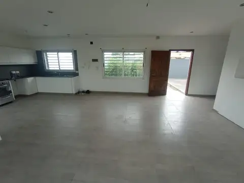 Casa en Alquiler con 1 cochera