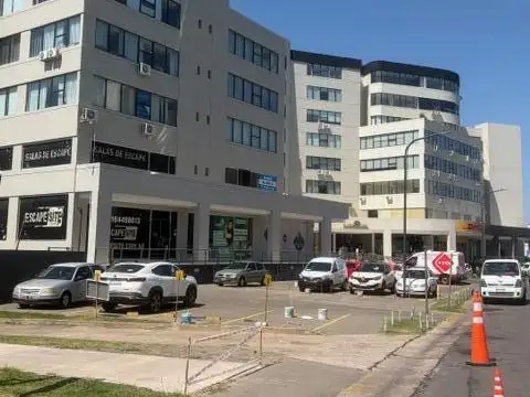 Av. del Puerto  al 200
