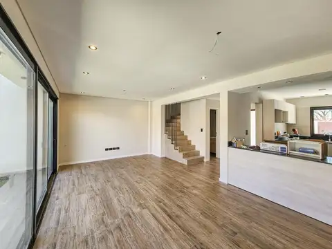 Casa 7 ambientes con 3 baños