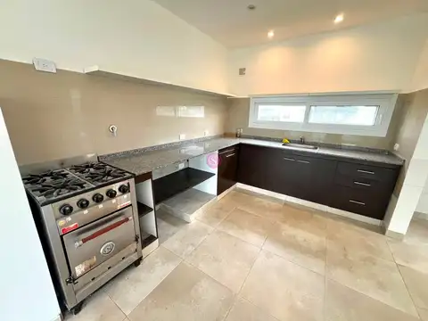 Casa en Alquiler en Pilar del Este - Santa Emilia, USD 1.050
