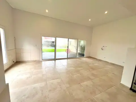 Casa en Alquiler con 1 cochera