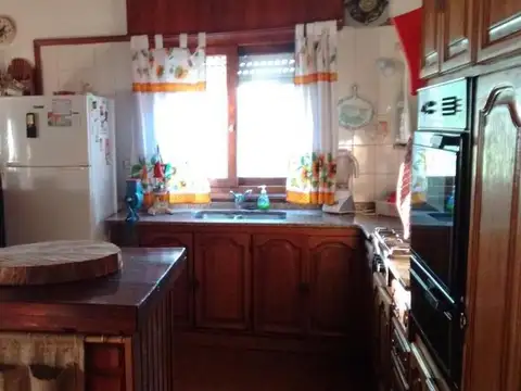 Casa 5 ambientes con 1 baño