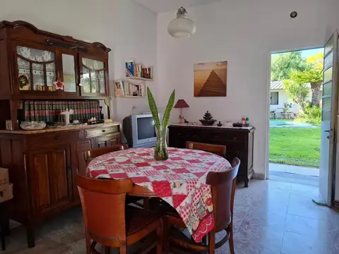Casa con jardín y cochera ideal dos familias