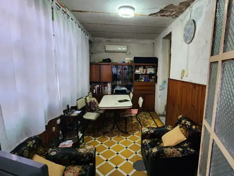 Casa 6 ambientes con 2 baños