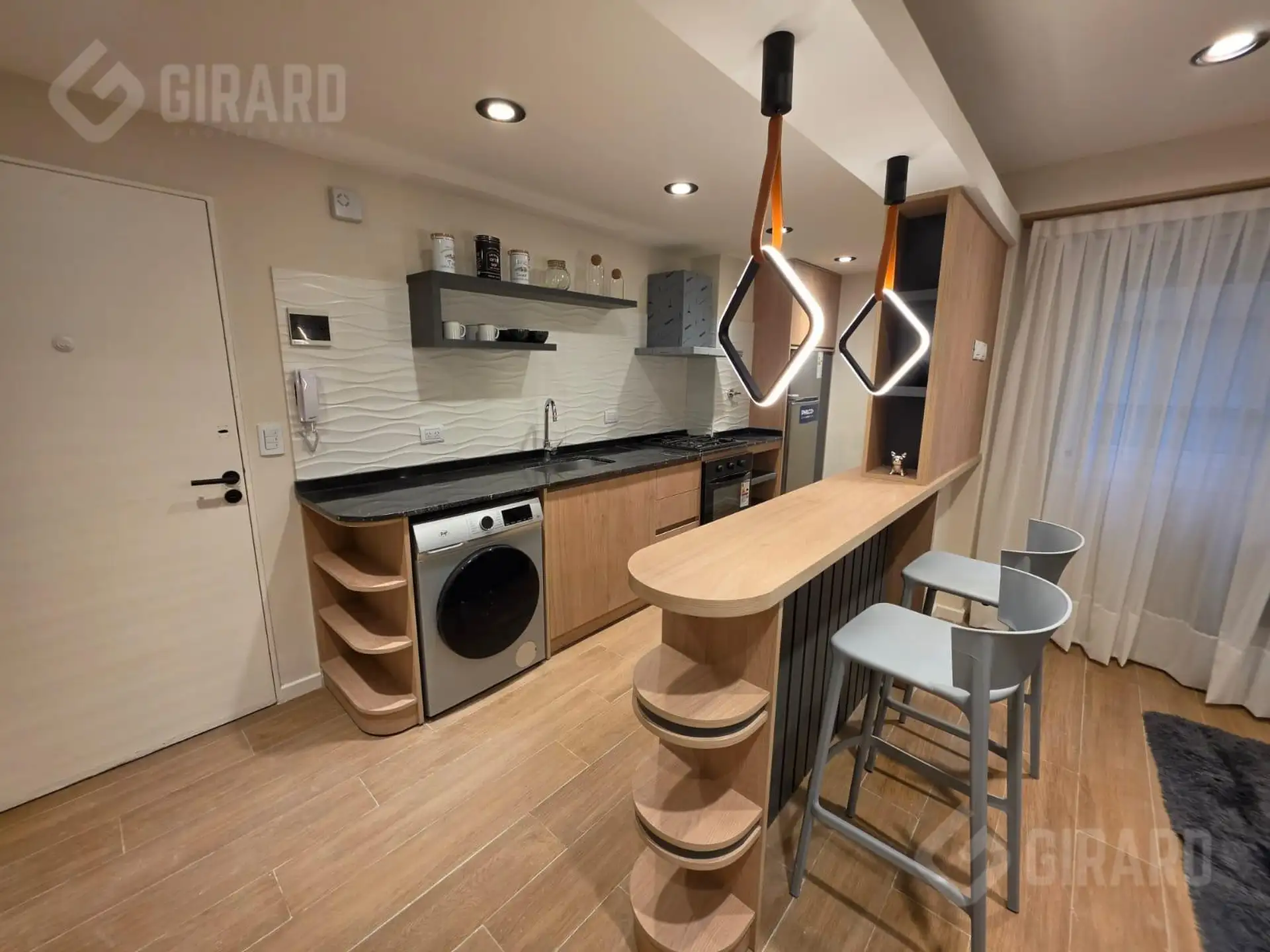 Venta Departamento 2 ambientes en zona paseo plaza Colon. Reciclado y se vende con muebles.