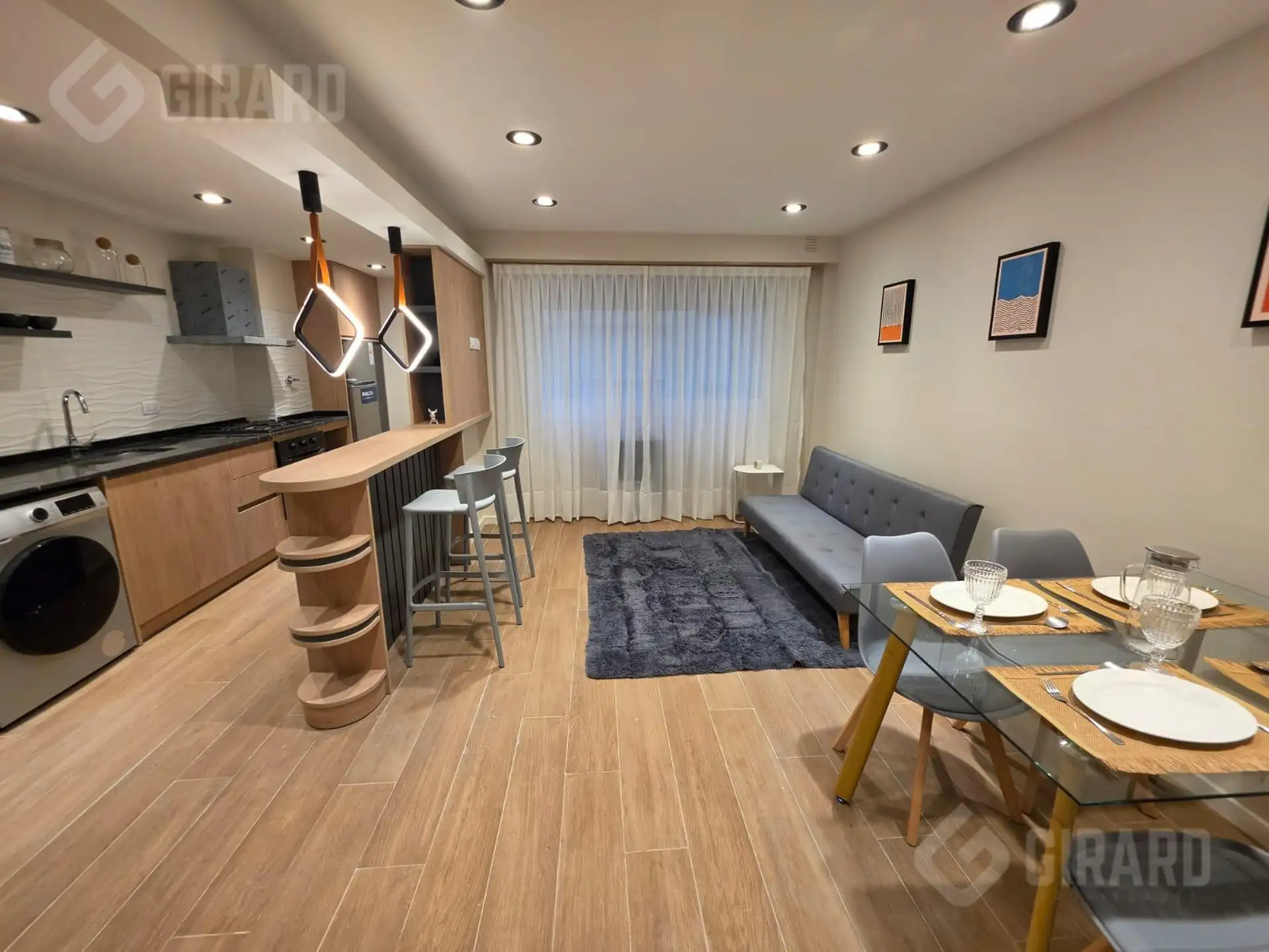 Venta Departamento 2 ambientes en zona paseo plaza Colon. Reciclado y se vende con muebles.