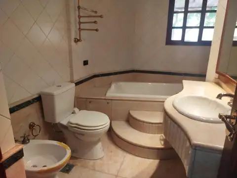 Depto Tipo Casa 4 ambientes con 3 baños