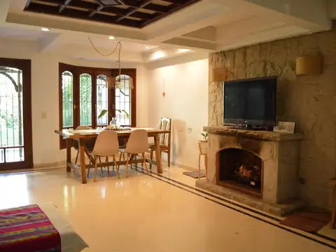 Depto Tipo Casa 4 ambientes con 3 baños