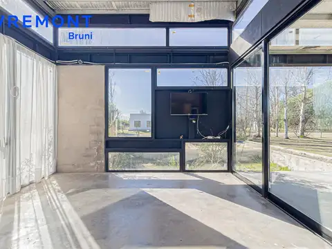 Venta de Casa desarrollada en Lote propio sobre calle Isla Malvinas, Villars