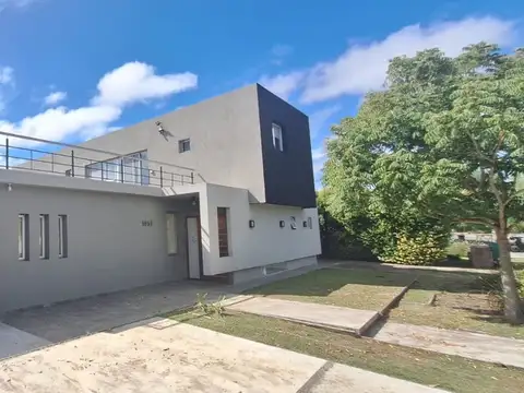 CASA 3 DORM EN ALQUIL JARDIN PILETA MUELLE AL AGUA