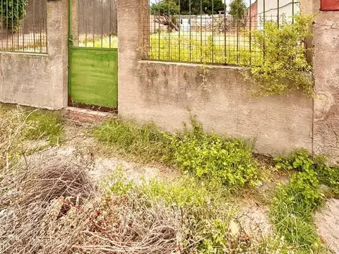 Terreno + Casa a demoler en Joaquín Ferro 1164