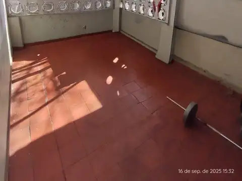 PH luminoso de 3 ambientes con 2 patios y sin expensas