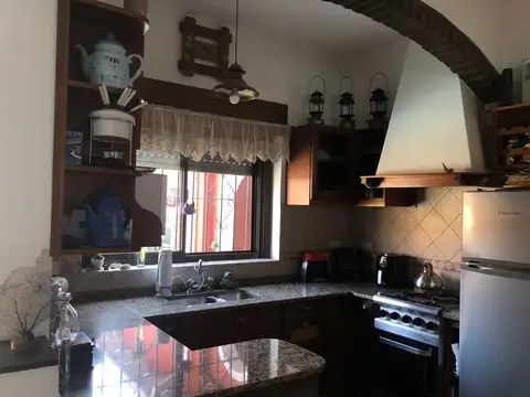 Casa 3 ambientes con 2 baños