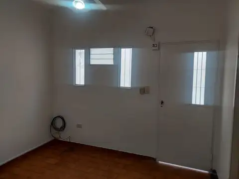 Depto Tipo Casa en Alquiler en Ramos Mejía, $ 400.000