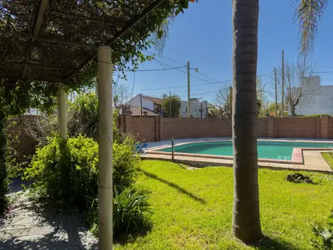 CASA EN VENTA EN GONNET